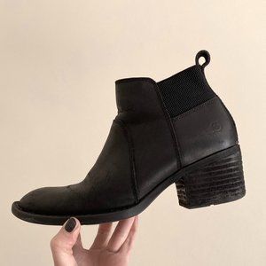 Born Trine black heeled chelsea bootie size 7